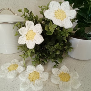 Set of 5 white & yellow crochet flowers - embellishments, appliques, sew on, scrapbooking