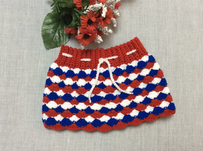 Beautiful baby or toddler crochet shell stitch skirt 18 to 24 months