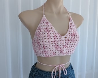 Top cropped de crochê estilo Barbie, top cropped rosa de crochê, top frente única de crochê, top frente única estilo "Vovó Costura", top cropped estilo "Vovó Costura"
