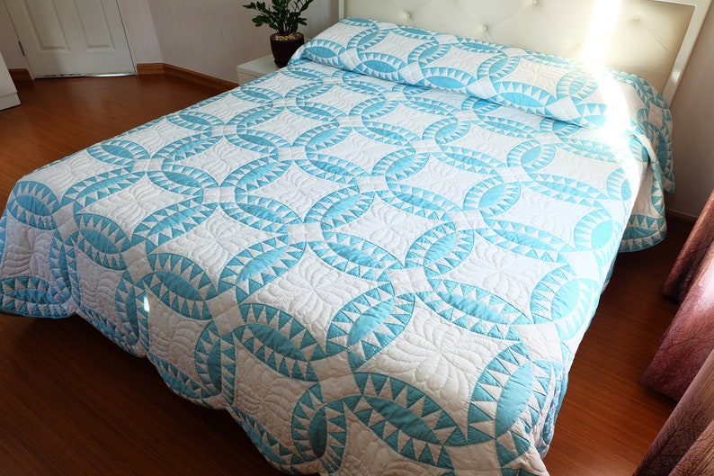 Our quilt bed covers and comforter quilt blankets come in a variety of styles to suit your taste and home décor preferences. Whether you prefer traditional, modern, coastal, tropical, country, primitive, minimalist, bohemian