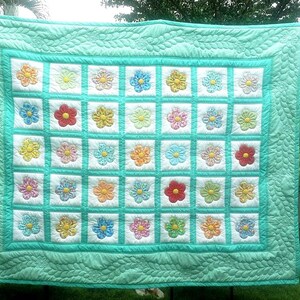 Our made to order quilt bed covers, comforter, blankets, coverlet and bedding set come in a variety of style to suit your home décor preferences. Whether you prefer traditional, modern, coastal, tropical, country, primitive, minimalist, bohemian