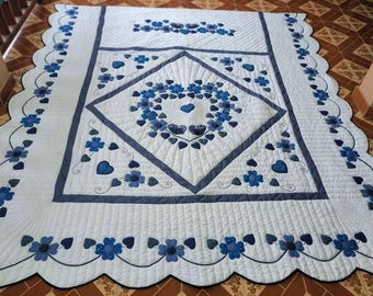 Bluebird & Blossom Garten-Quilt, Handapplikation und handgesteppte Baumwollbettdecke, Küsten-Cottage-Dekor, blaue und weiße Königin für Cal King