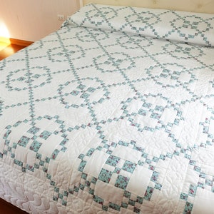 Our made to order quilt bed covers, comforter, blankets, coverlet and bedding set come in a variety of styles to suit your home décor preferences. Whether you prefer traditional, modern, coastal, tropical, country, primitive, minimalist, bohemian