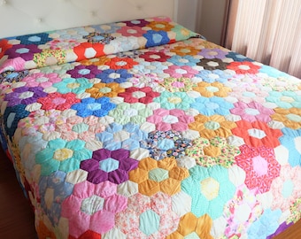 Grandmother's flower Garden quilt, Hexagon handmade quilt, Hand sewn quilt, Custom Hexagon quilt, colorful hand quilt, Sweet Patchwork quilt