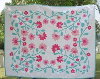 Custom Summer Floral Hawaiian Quilt, Hand-Appliquéd Botanical Bedspread, Cottagecore Pink Flower Bedding Queen–Cal King, Collectible Items