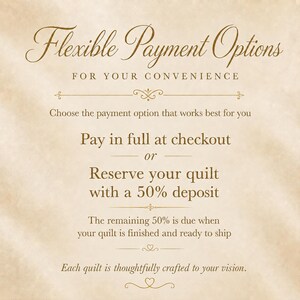 Peut inclure: Fond beige avec le texte "Options de paiement flexibles" en &eacute;criture &eacute;l&eacute;gante. Le texte d&eacute;taille les choix de paiement : payer en totalit&eacute; &agrave; la caisse ou r&eacute;server votre courtepointe avec un acompte de 50%. Le solde de 50% est d&ucirc; &agrave; la fin.
