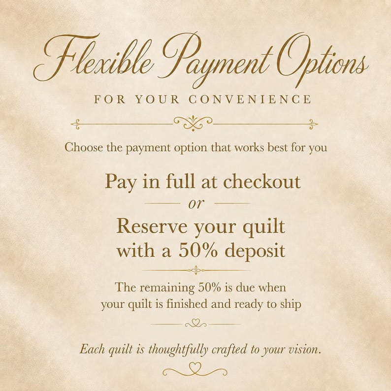 Peut inclure: Fond beige avec le texte "Options de paiement flexibles" en &eacute;criture &eacute;l&eacute;gante. Le texte d&eacute;taille les choix de paiement : payer en totalit&eacute; &agrave; la caisse ou r&eacute;server votre courtepointe avec un acompte de 50%. Le solde de 50% est d&ucirc; &agrave; la fin.