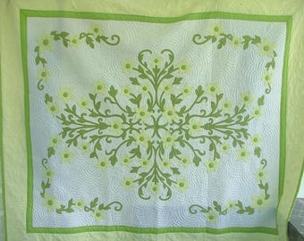 Hawaiian Hand gesteppte Steppdecke, Hawaiianische handgefertigte Tagesdecke, Lindgrün Quilt, Tropische Blume Hand applizierte Bettdecke, Sommer Schlafzimmerdekor