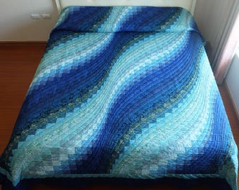 Ocean Bargello Wave Quilt, Amish Hand quilted quilt bedspread, Bespoke Handmade queen-Cal king size quilt, Coastal room decor Sea lover gift