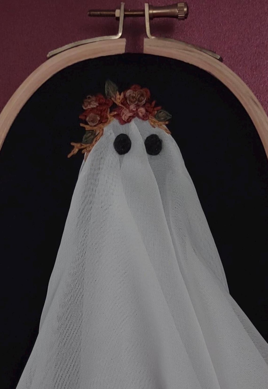 Embroidered Ghost in Wooden Hoop, Spooky Decor - Etsy