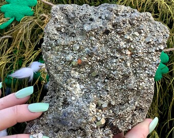 Glittrande pyritkristallkluster ~ Stor 1,4 kg ~ 13 cm lång ~ Crystal Goddess 888-kollektion ~ Snabb och fri frakt + presentinslagning