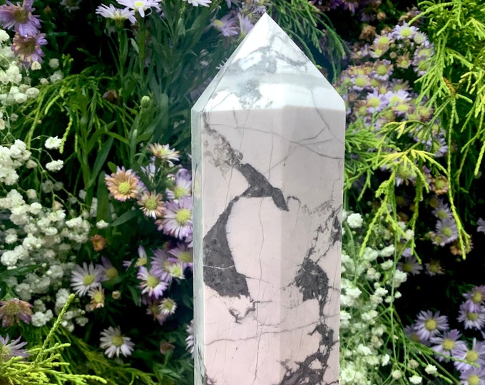 Howlite Crystal Generator ~ Large 1 lb. 7 oz. ~ 7" Tall Tower ~ White with Gray Line Patterns ~ Reiki Altar Display ~ Fast & Free Shipping