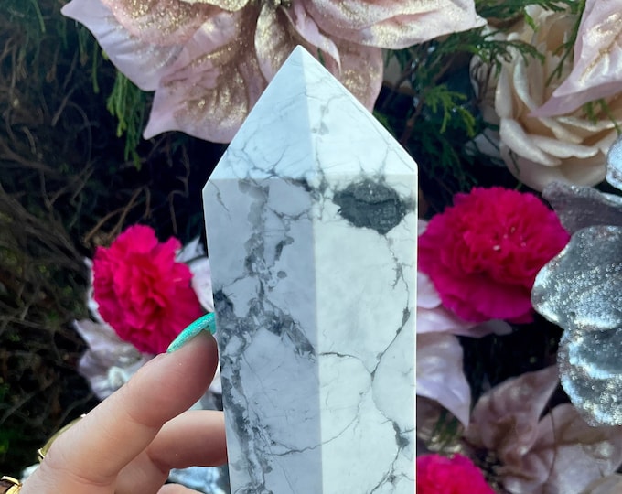 Howlite Crystal Generator ~ Large 1 lb. 3 oz. ~ 6" Tall Tower ~ White with Gray Line Patterns ~ Home Decor ~ Fast & Free Shipping from USA ~