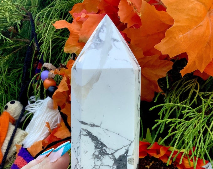 Howlite Crystal Generator ~ Large 1 Lb. ~ 5 1/2" Tall Tower ~ White with Gray Line Patterns ~ Reiki Altar Display ~ Fast & Free Shipping