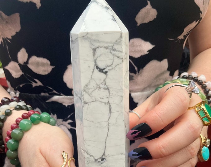 Howlite Crystal Generator ~ Large 1 lb. 8 oz. ~ 7" Tall Tower ~ White with Gray Line Patterns ~ Reiki Altar Display ~ Fast & Free Shipping