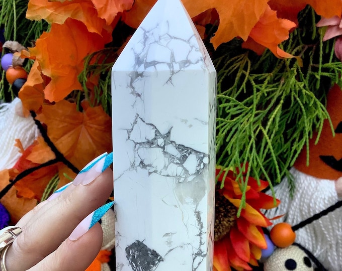 White Howlite Crystal Generator ~ Large 1 Lb. ~ 5 1/2" Tall ~ Soothing, Relaxing Home Decor, Sanctuary, Sacred Space, Buffalo Woman Decor ~
