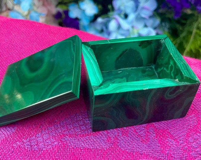 Malachite Jewelry Box with Lid ~ 1 1/2" Long ~ Handmade from Congo ~ Vintage Display Specimen ~ Swirling Green & Black Bullseye Pattern