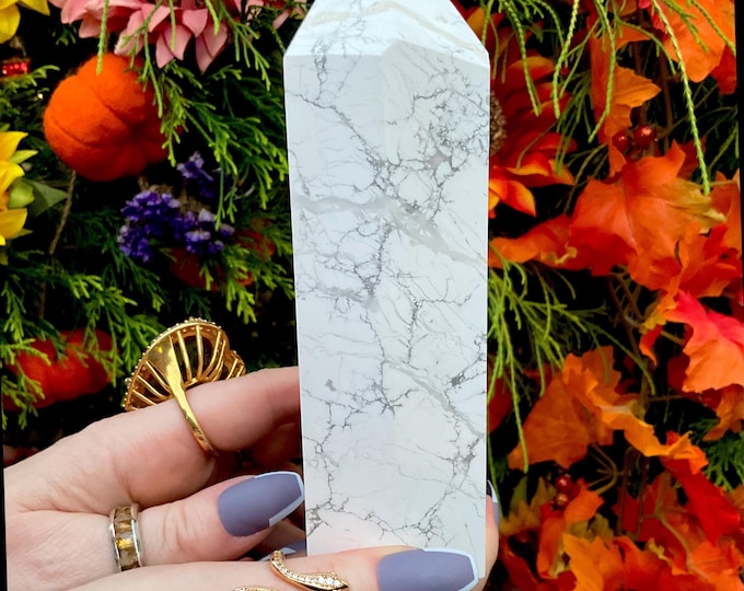 Large Howlite Crystal Generator: White & Gray Veins, 6" Tower