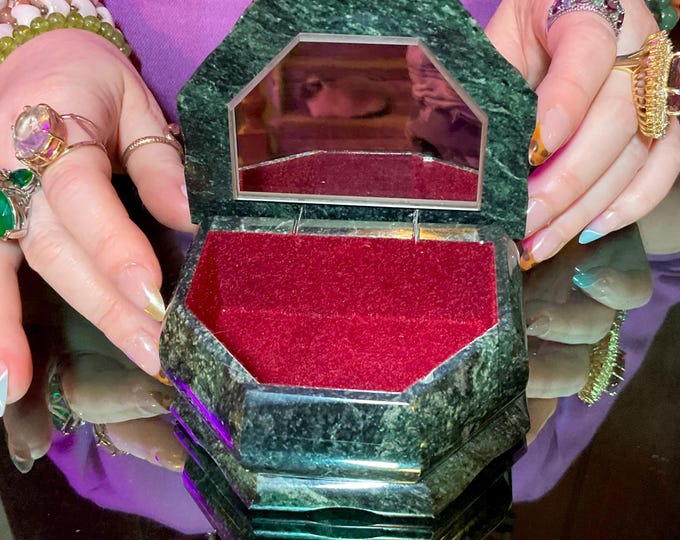 Vintage Serpentine 4" Jewelry Box: Handmade Green Stone Display with Hinged Lid