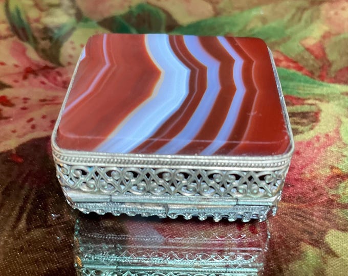 Banded Agate Carnelian Pill Box with Lid ~ 1" Square Two-Sided Vintage Antique Display Box ~ Swirling Red with White Stripes