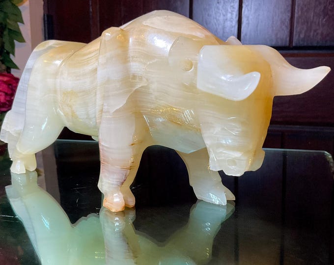 Vintage White Onyx Bull Big 3 Lb.3 oz. ~ 10" Long ~ Hand Carved Sculpture ~ Museum Quality ~ Swirling White Colors