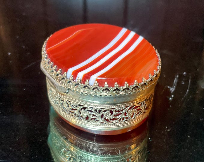 Agate Banded Carnelian Pill Box with Lid ~ 1 1/2" Long Two-Sided Vintage Antique Display Box ~ Swirling Red with White Stripes Fast Shipping