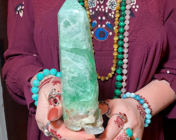 Green Fluorite Crystal Skull 1 Lb. 2 oz. Generator ~ 7" Tall ~ Heart Chakra Altar Display, Healing Home Decor