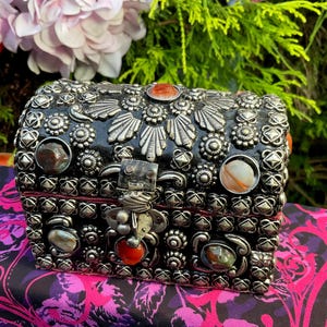 Vintage Agate Inlaid Moroccan Jewelry Box ~ Moorish Dome Top w/ Semi Precious Stones ~ 4&quot; Long Handmade in Morocco ~Fast & Free Shipping