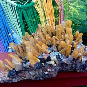 Limonit & svart barytkvartskristallkluster ~ Stor 4,7 kg ~ 23 cm lång ~ Orange punkter ~ Sakral chakra Reiki altaredisplay ~ Fantastisk bild 4