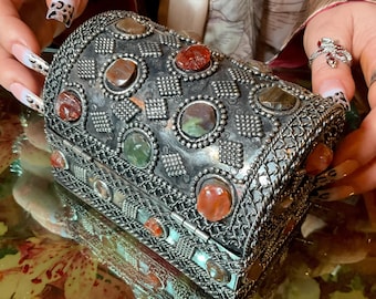 Vintage Moroccan Agate Jewelry Box: Brass Filigree, Semi-precious