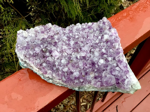 大型アメジストクリスタルクラスター：4ポンド10オンス、レイキ