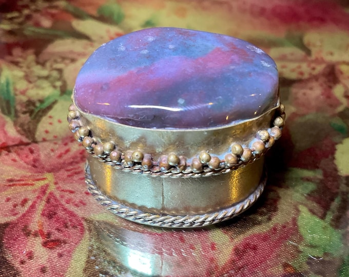 Bloodstone Vintage Pill Box / Snuff Ring Box ~ 1 1/2" Long ~ Beautiful Swirling Green & Red Colors, Antique Display Box