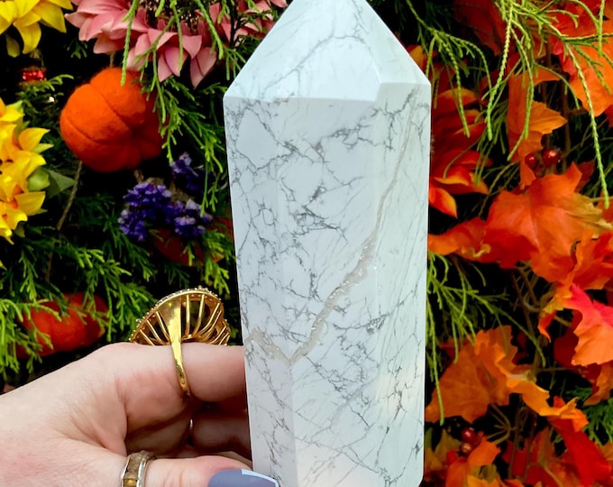 Howlite Crystal Generator ~ Large 1 lb. 8 oz. ~ 6" Tall Tower ~ White with Gray Line Patterns ~ Fast & Free Shipping