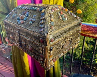 Agate Jewelry Box Inlaid With 200 Semi Precious Stones ~ 13