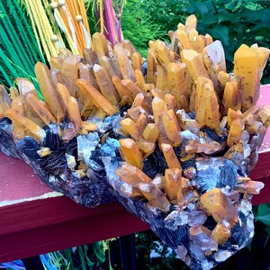 Limonit & svart barytkvartskristallkluster ~ Stor 4,7 kg ~ 23 cm lång ~ Orange punkter ~ Sakral chakra Reiki altaredisplay ~ Fantastisk bild 10