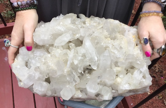 巨大な透明水晶クラスター - 大型 62 ポンド。 ~ 長さ 15 インチ