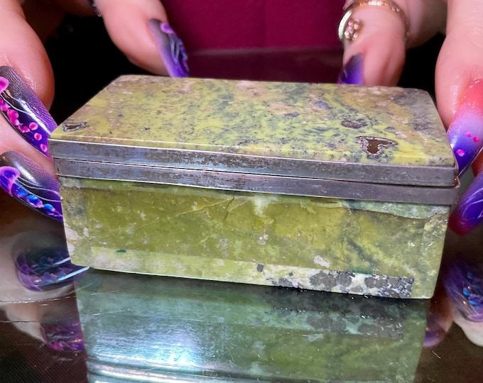 Serpentine Jasper Vintage Jewelry Box with Hinged Lid ~ 2 1/2" Long ~ Hand Made Vintage Display Box ~ Colorful Green & Black Colors
