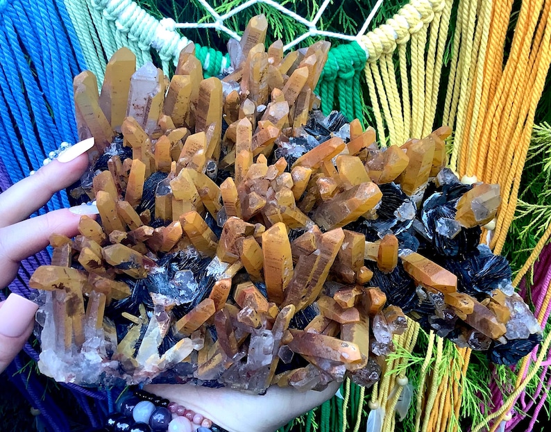 Limonit & svart barytkvartskristallkluster ~ Stor 4,7 kg ~ 23 cm lång ~ Orange punkter ~ Sakral chakra Reiki altaredisplay ~ Fantastisk bild 5