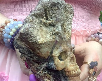 アメジストクリスタルスカル ～ 重さ約1.1kg ～ 高さ約18cm ～ 天然母