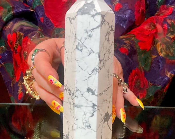 Howlite Crystal Generator ~ Large 1 lb. 5 oz.  ~ 6 1/2" Tall Tower ~ White with Gray Line Patterns ~ Fast & Free Shipping