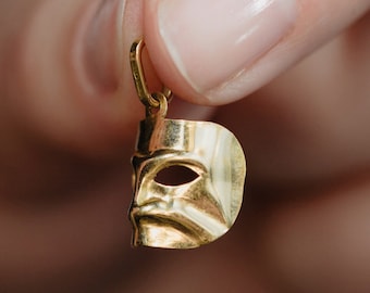 Colgante con dije de máscara de oro de 14k