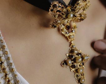 Ancien collier croix de perles naturelles italien du XIXe siècle, bijoux de corsage noeud rococo géorgien, tour de cou grenat massif 14 carats 585