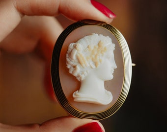 Antique Agate Brooch: 18k Gold Black Enamel, Victorian Jewelry