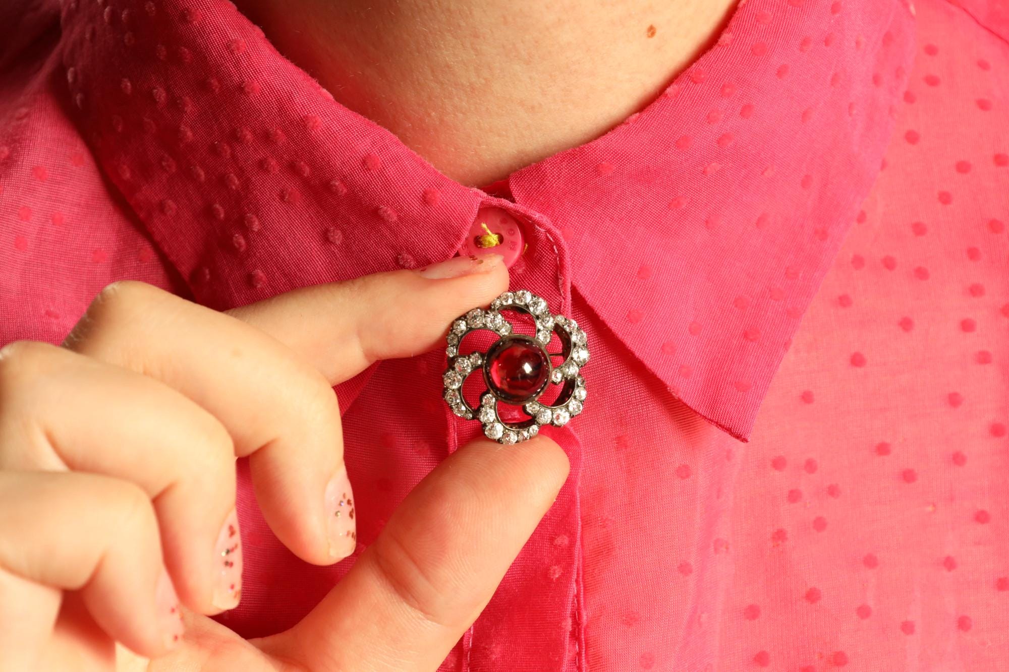 アンティークビクトリア朝のガーネットフラワーブローチ：ダイヤモンド