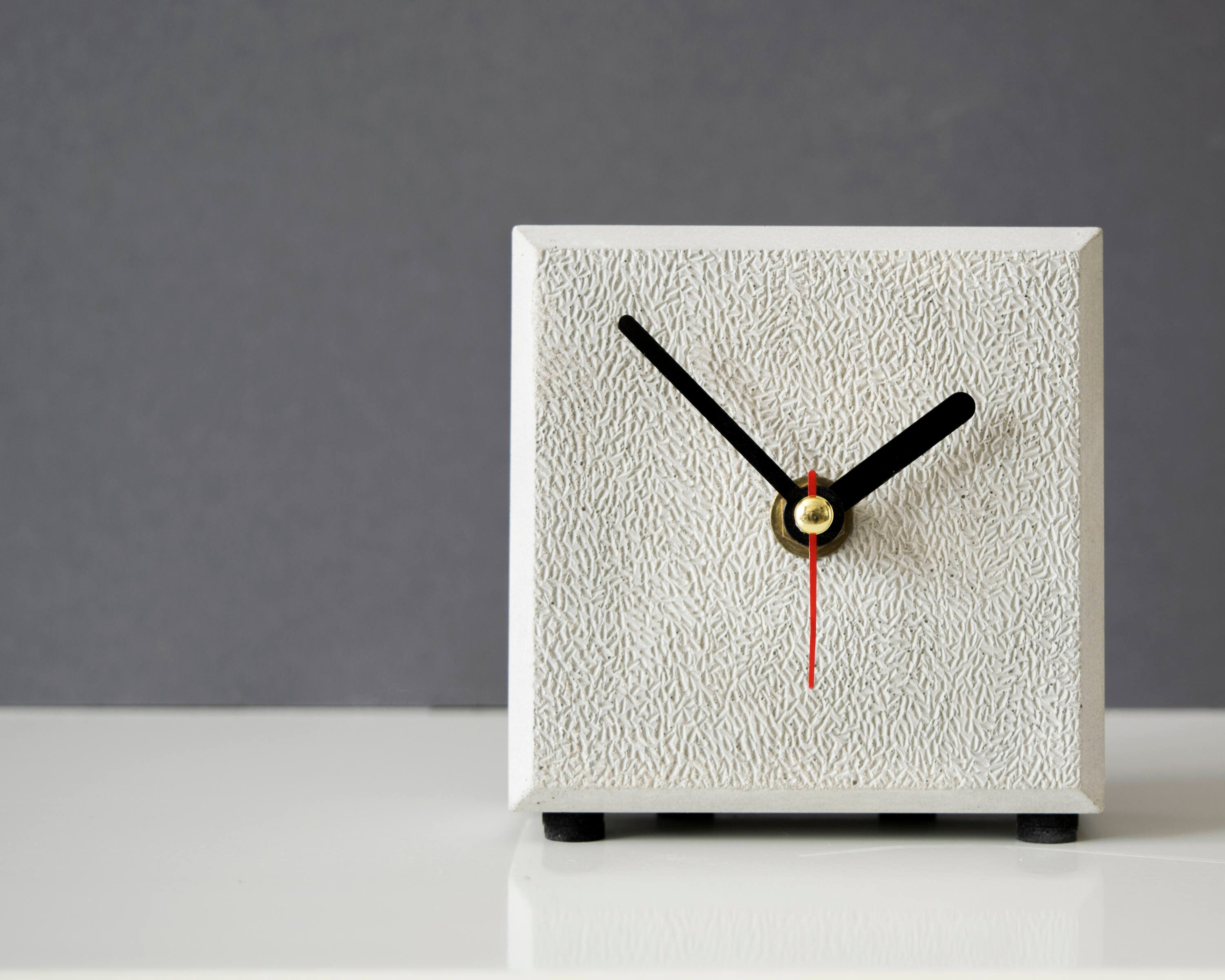 Concrete clock Small Little table Wall clock Desk clock Round clock Cement gift Silent mechanism