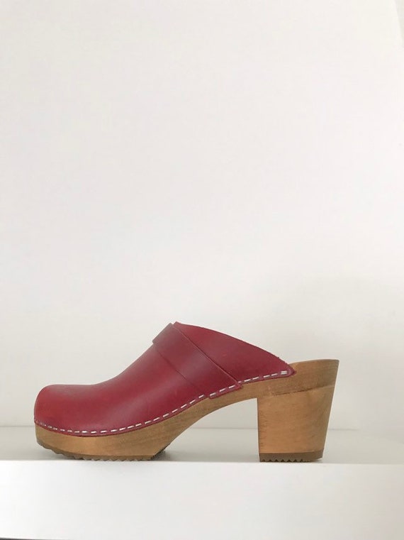 vintage. 1970's red leather clogs