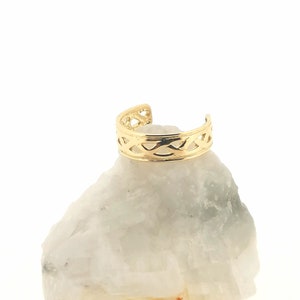 Verstellbarer Zehenring aus massivem 9-karätigem Gelbgold mit keltischem Unendlichkeitsknoten, Boho-Modeschmuck für Damen, schmaler, offener Goldring für Damen