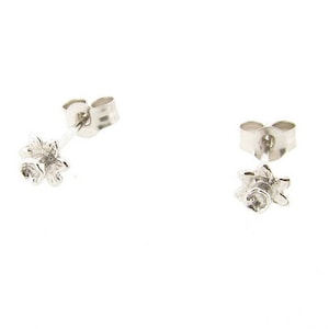 Small Daffodil Flower Stud Earrings Sterling Silver, Minimalist Tiny Ladies Flower Earrings, Wales Emblem Jewellery