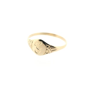 Anillo de sello ovalado personalizado de oro amarillo macizo de 9 quilates, grabado de monograma con letras personalizadas, anillo pequeño y delicado para el meñique de mujer, grabado a mano
