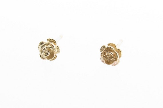 Buy gold earring design for females online | Kalyan Jewellers